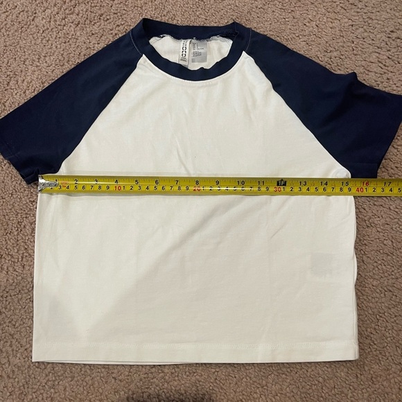 H&M DIVIDED (Junior) Basic CrewNeck Crop Top Tee - Picture 4 of 9